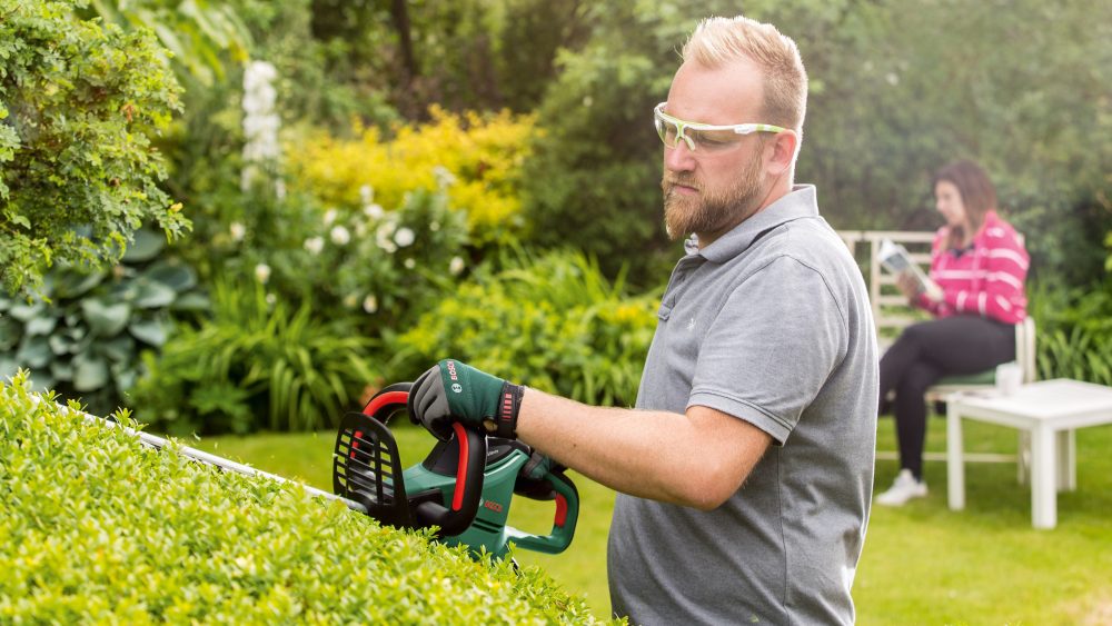 BOSCH električne škare za živicu UniversalHedgeCut 50 + POKLON vrtne rukavice XL - Image 4