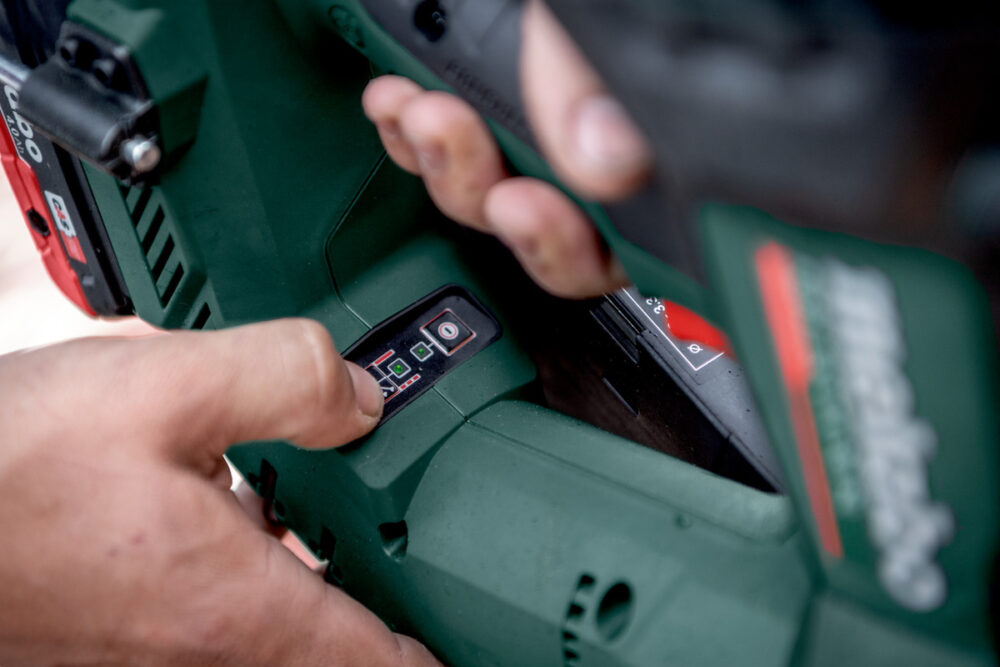 METABO aku pištolj za čavle NFR 18 LTX 90 BL 2xAku 18V 4,0Ah MetaBOX - Image 4