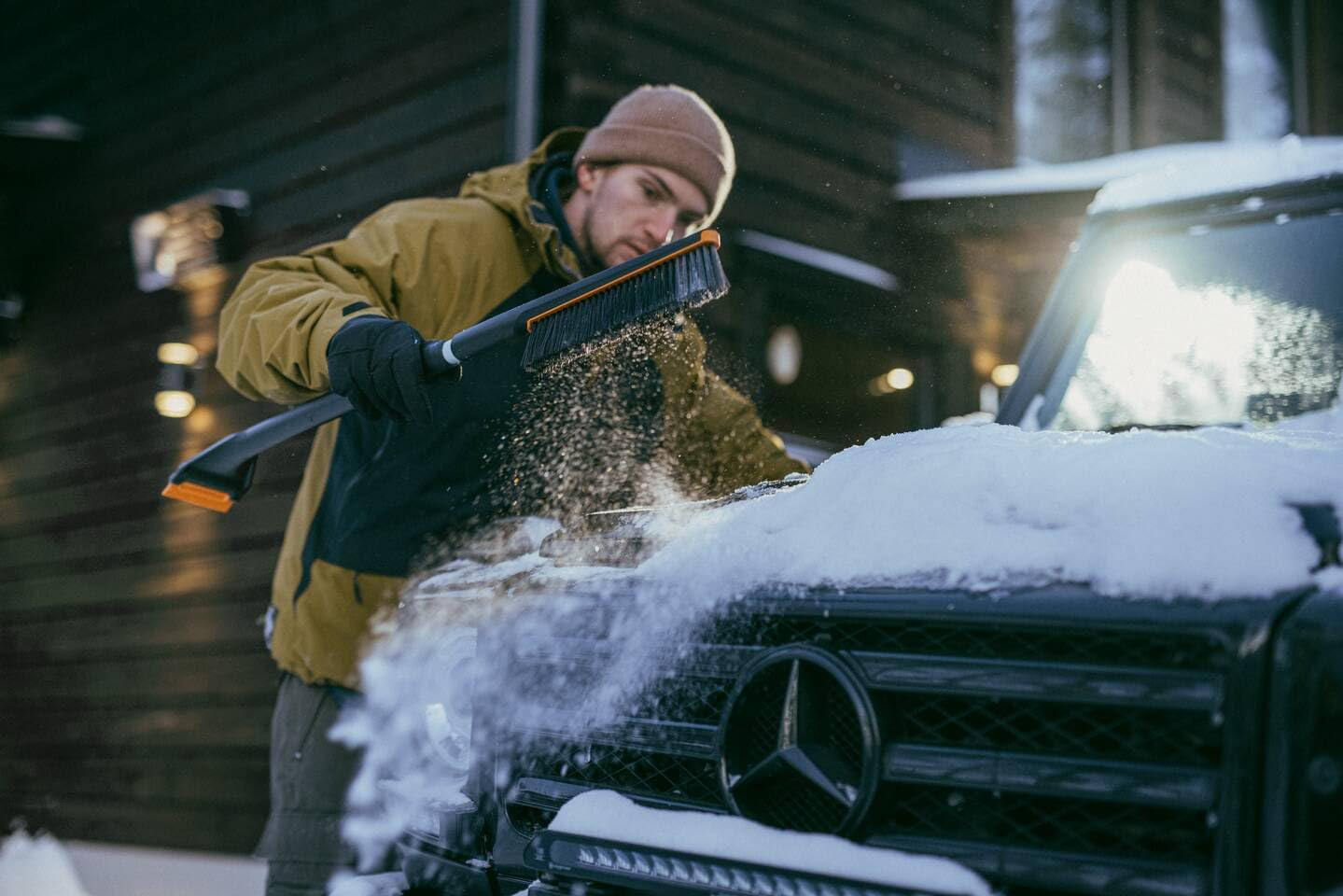 FISKARS strugač leda i snijega za autostakla teleskop 880mm X-series 1078493 - Slika 4