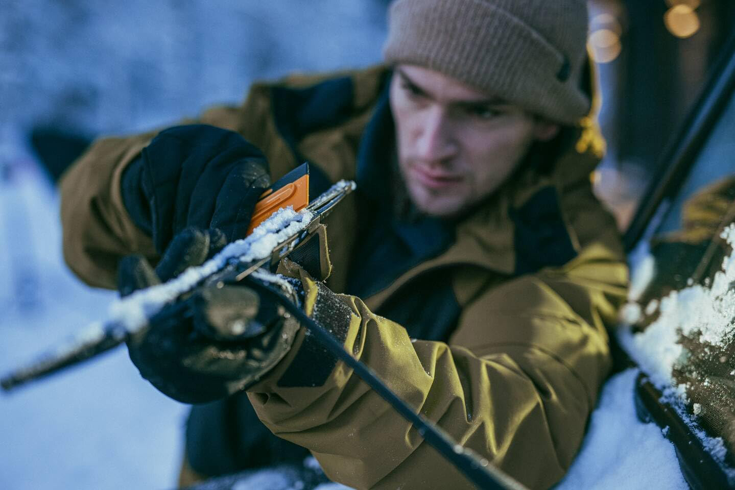 FISKARS strugač leda i snijega za autostakla teleskop 880mm X-series 1078493 - Slika 2