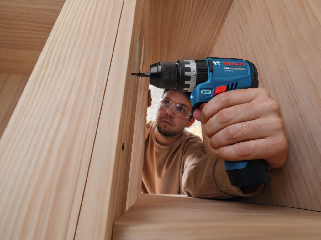 BOSCH aku bušilica-izvijač PRO GSR 12V-31 2xAku 12V 2,0Ah kovčeg + 25 dj. set pribora - Slika 4