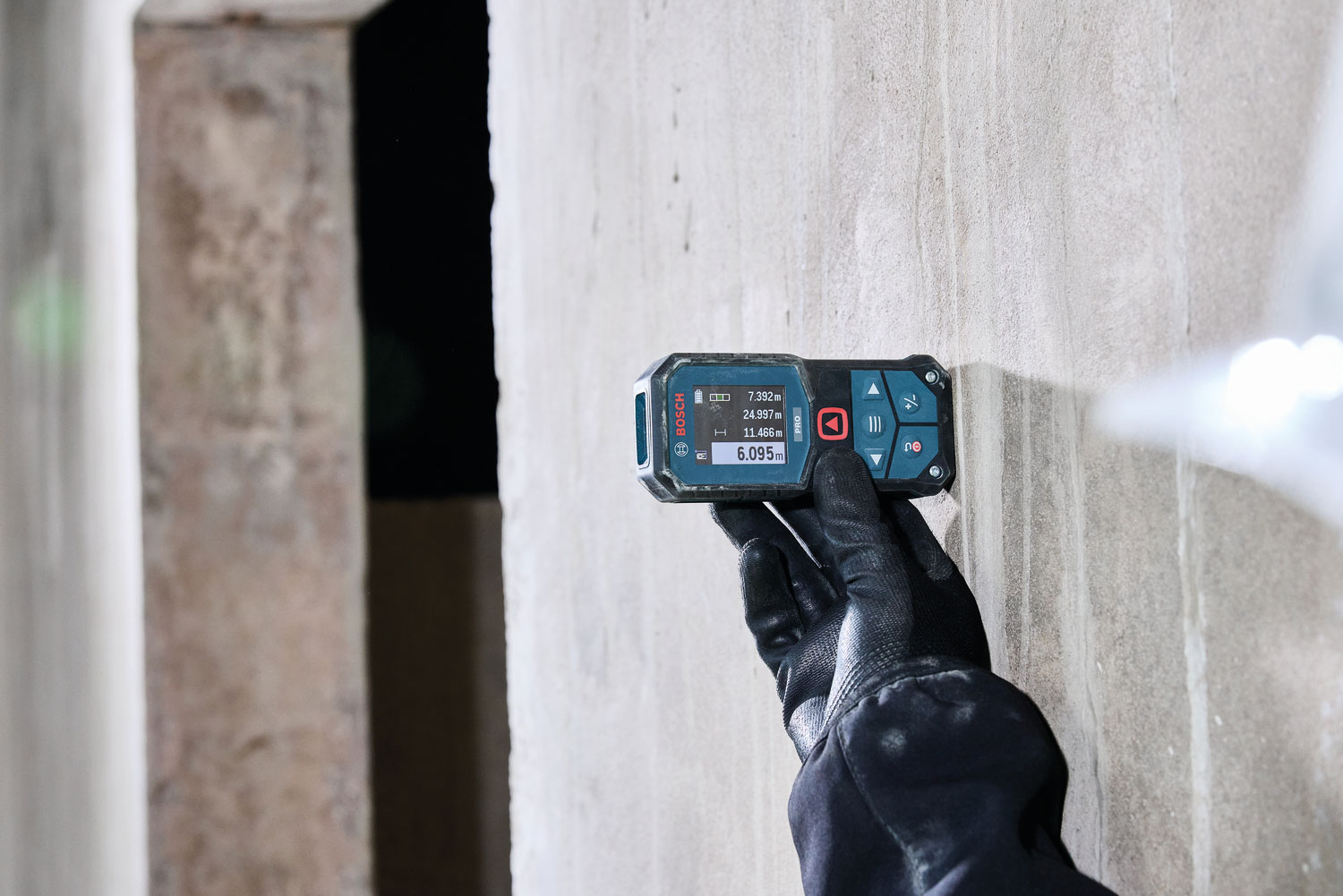 BOSCH laserski daljinomjer 70m PRO GLM70-32 - Slika 3